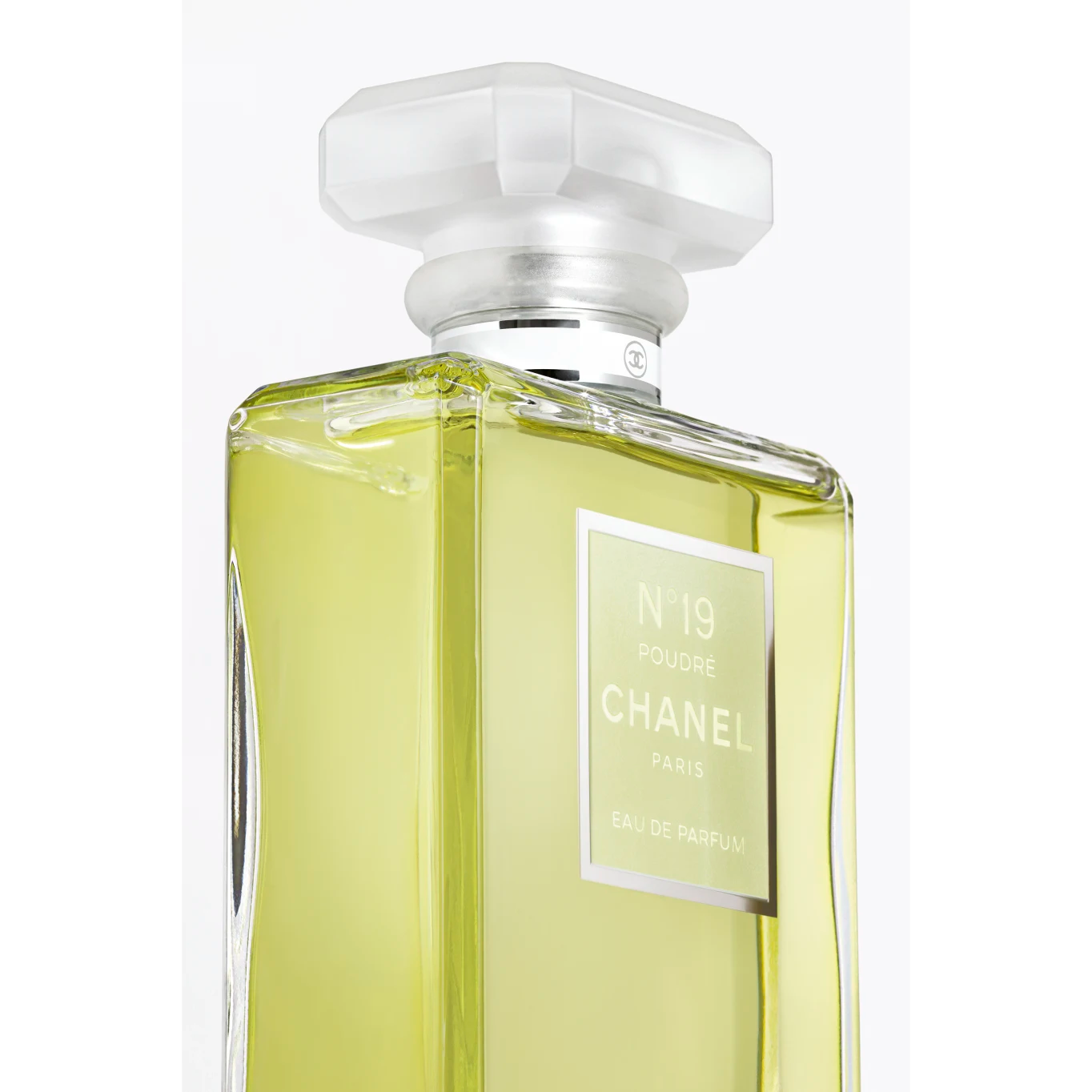 No.19 Poudre EDP – Scentoria